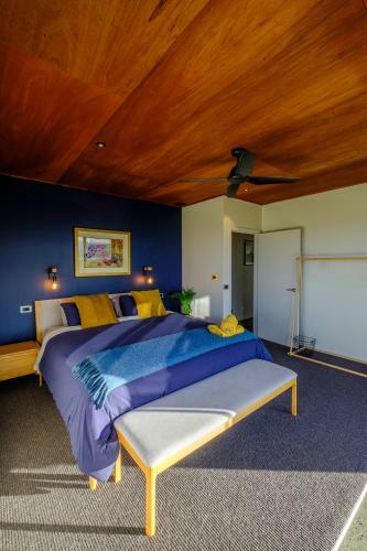 Fiordland Eco-retreat -- Panoramic Views -- Hot Tub