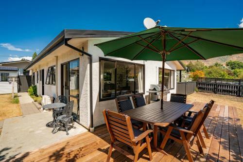 Wander Into Wanaka - Wanaka Holiday Home