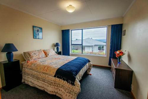 Chime Cottage - Riverton Holiday Home