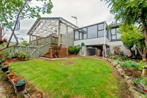 Chime Cottage - Riverton Holiday Home