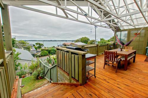 Chime Cottage - Riverton Holiday Home
