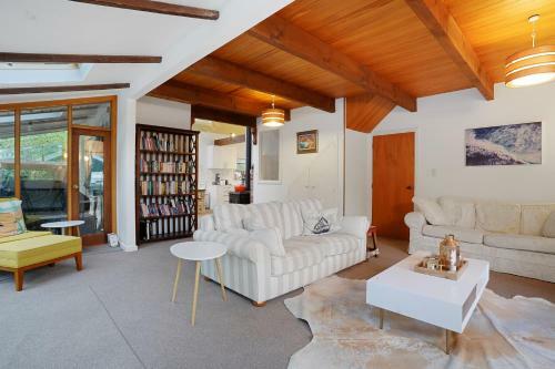 Home Away From Home - Akaroa Holiday Home