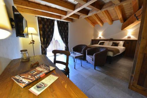Hotel De La Tor