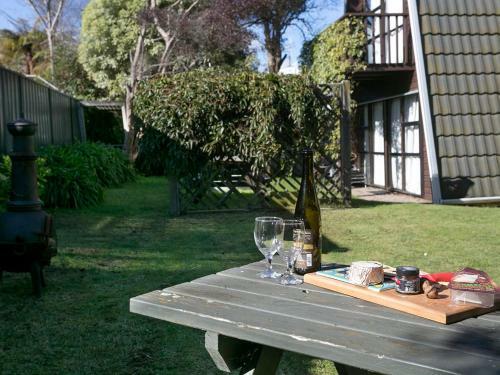 Secluded Cabin, Five-minute Walk To Town Or The Lake