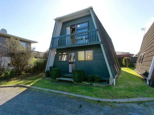 Secluded Cabin, Five-minute Walk To Town Or The Lake