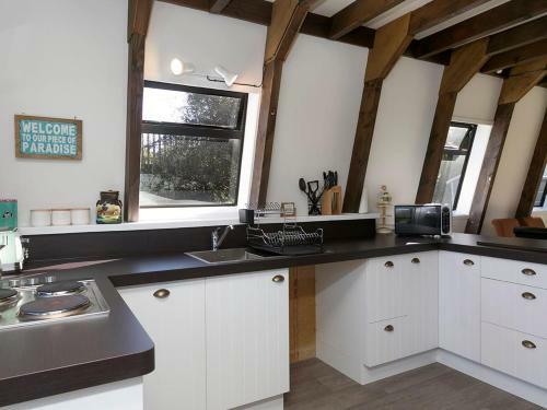 Secluded Cabin, Five-minute Walk To Town Or The Lake
