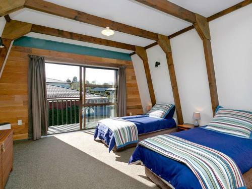 Secluded Cabin, Five-minute Walk To Town Or The Lake