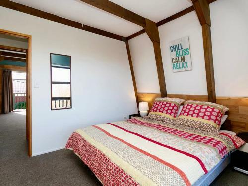 Secluded Cabin, Five-minute Walk To Town Or The Lake