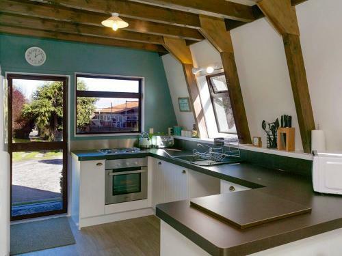 Secluded Cabin, Five-minute Walk To Town Or The Lake