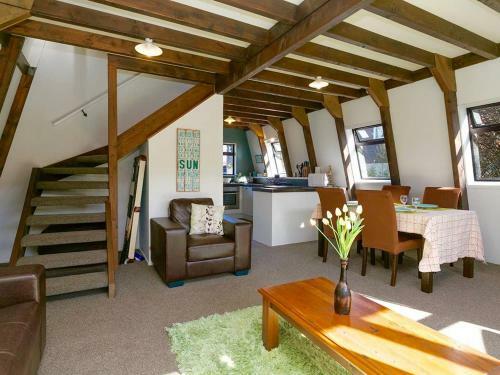 Secluded Cabin, Five-minute Walk To Town Or The Lake