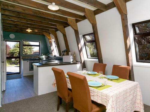 Secluded Cabin, Five-minute Walk To Town Or The Lake