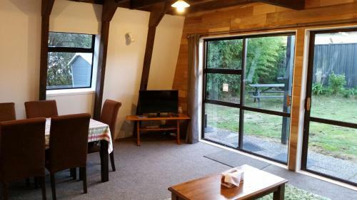 Secluded Cabin, Five-minute Walk To Town Or The Lake