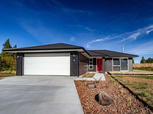 Modern Mountain Escape - Ohakune Holiday Home