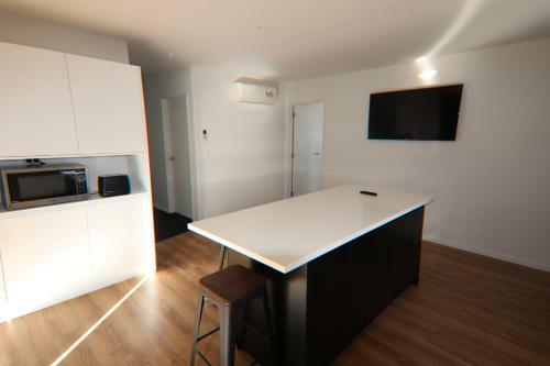 5 Bedrooms & 4 Bathrooms