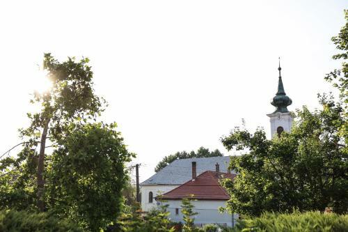 Hostal Szarvas Apartman - Jakuzzis Vend�gh�z M�ny