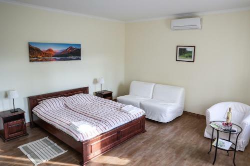 Hostal Szarvas Apartman - Jakuzzis Vend�gh�z M�ny