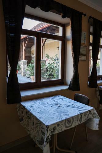 Hostal Szarvas Apartman - Jakuzzis Vend�gh�z M�ny