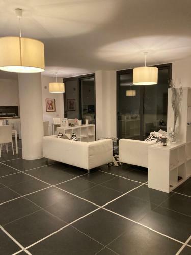Hostal Civico 27