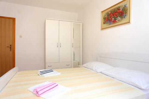 Apartments With A Parking Space Makarska - 16450
