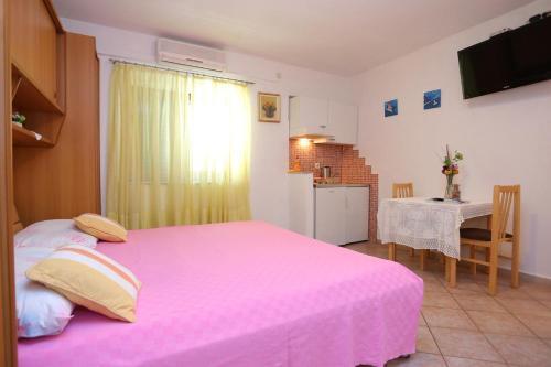 Apartments With A Parking Space Makarska - 16450