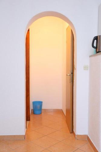 Apartments With A Parking Space Makarska - 16450