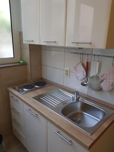 Apartments With A Parking Space Makarska - 16521