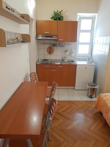 Apartments With A Parking Space Makarska - 16521