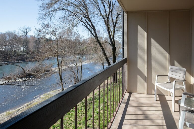 Hotel Riverside Inn