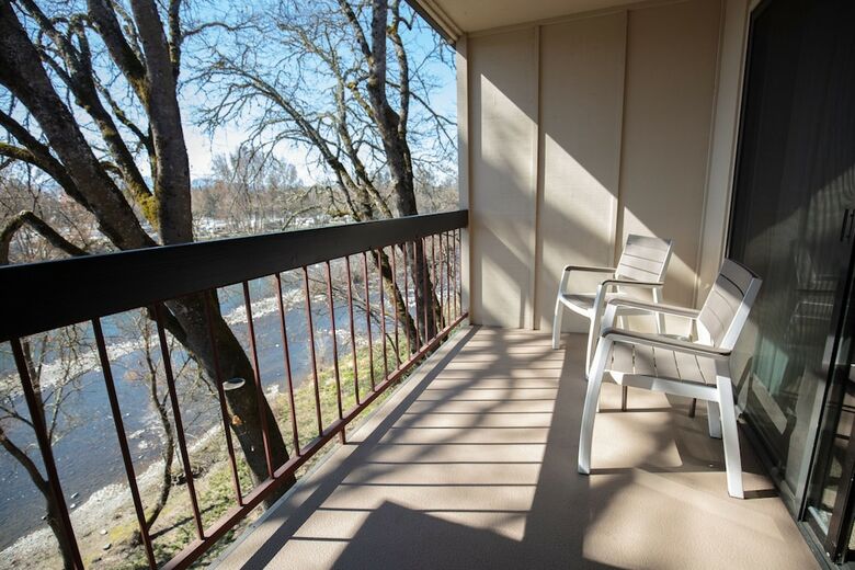 Hotel Riverside Inn