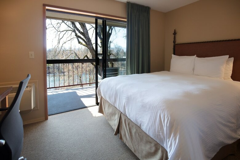 Hotel Riverside Inn