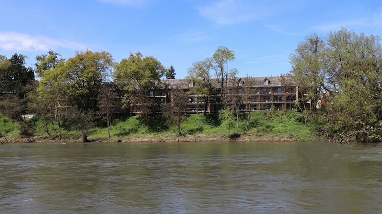 Hotel Riverside Inn