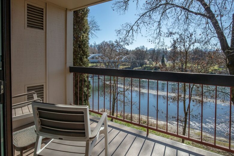 Hotel Riverside Inn