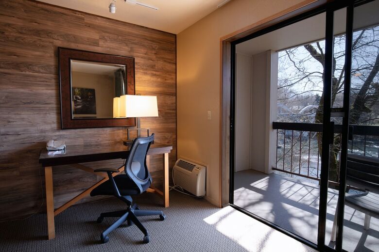 Hotel Riverside Inn