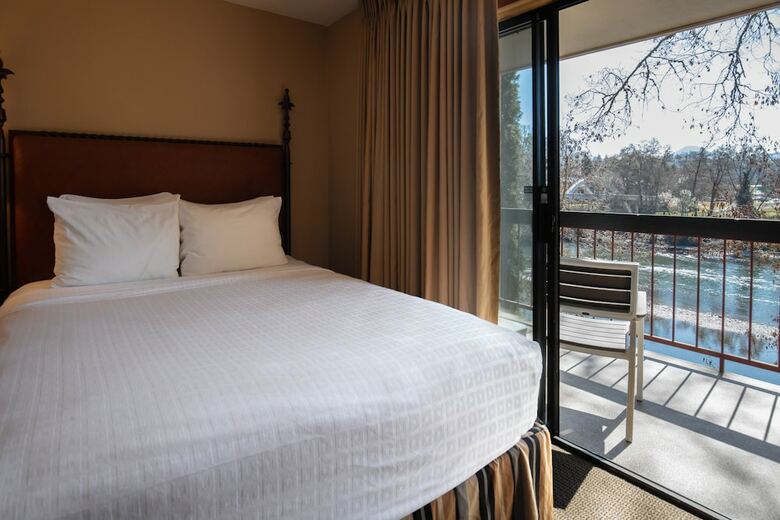Hotel Riverside Inn