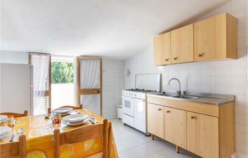 Nice Apartment In Cuglieri With 2 Bedrooms