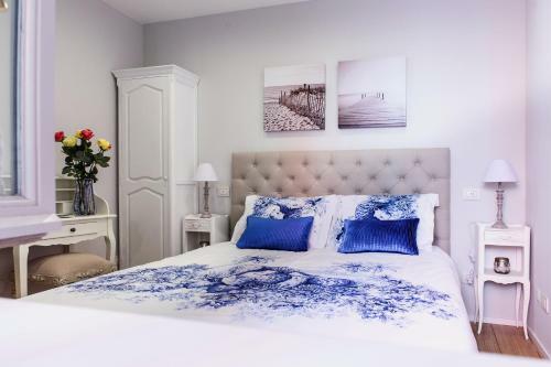 Hostal Lora Center Room