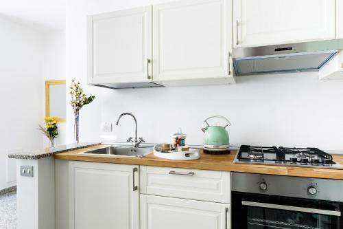 Lora Como Apartment