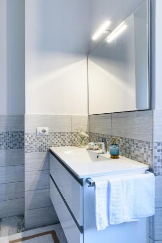 Lora Como Apartment