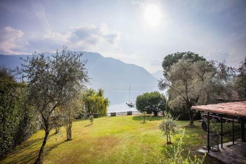 Ossuccio Villa On The Lake