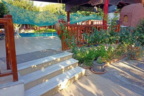 Fruit Garden Apartments