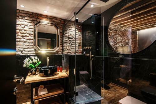 Hostal Vitrum - Como Luxury Suites