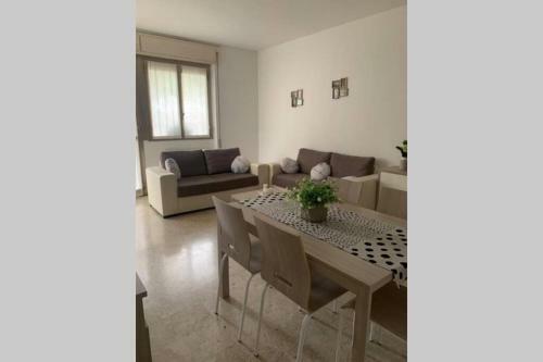 Lario Promenade: Family Friendly Apartment In Como