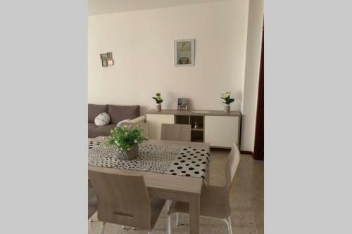 Lario Promenade: Family Friendly Apartment In Como