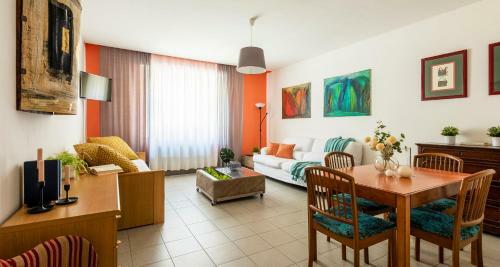 Apartamento Altido Charming Flat For 5, Near Train Station