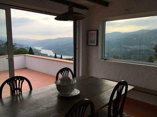 Casa Do Casal Em Resende Com Vista Para O Rio Douro