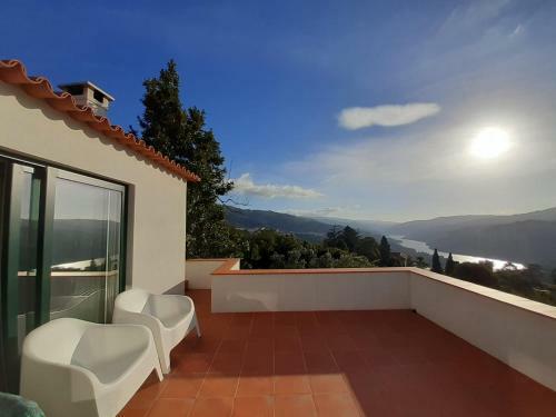 Casa Do Casal Em Resende Com Vista Para O Rio Douro