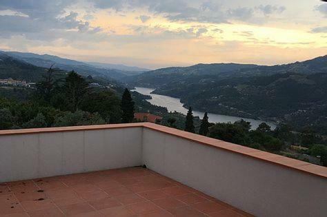 Casa Do Casal Em Resende Com Vista Para O Rio Douro