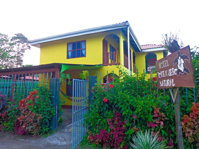 Tortuguero Natural B&B