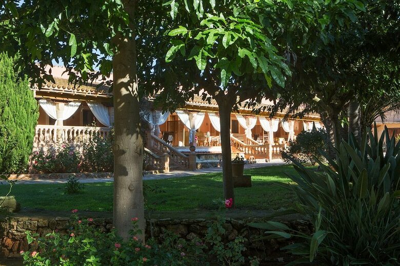 Agroturismo Es Revellar Art Resort
