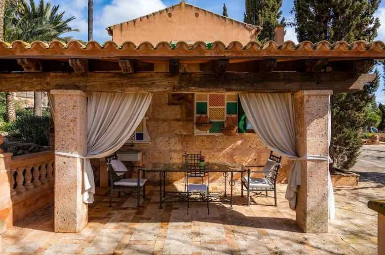 Agroturismo Es Revellar Art Resort